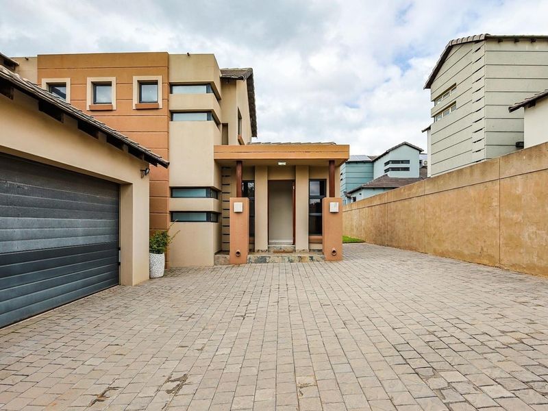 **Charming Family Haven in Highlands Estate** - Photo 4