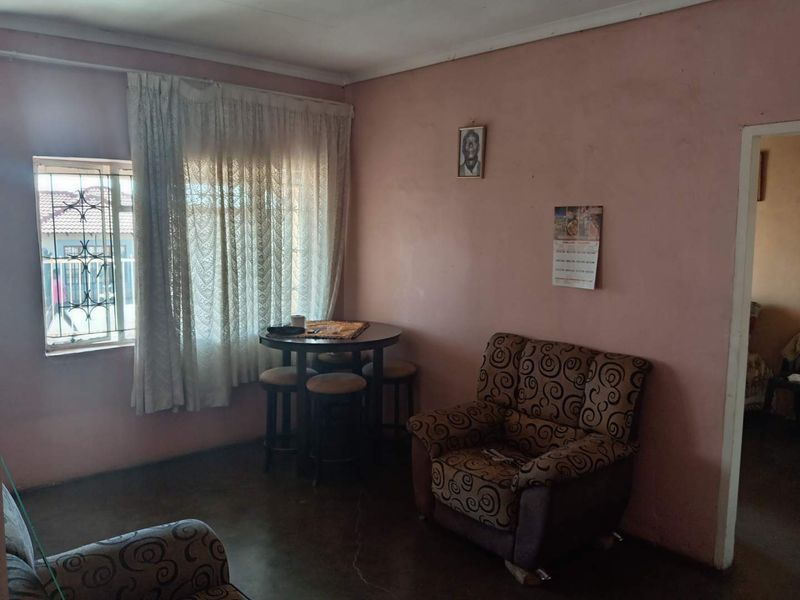 A specious house for sale - Photo 8