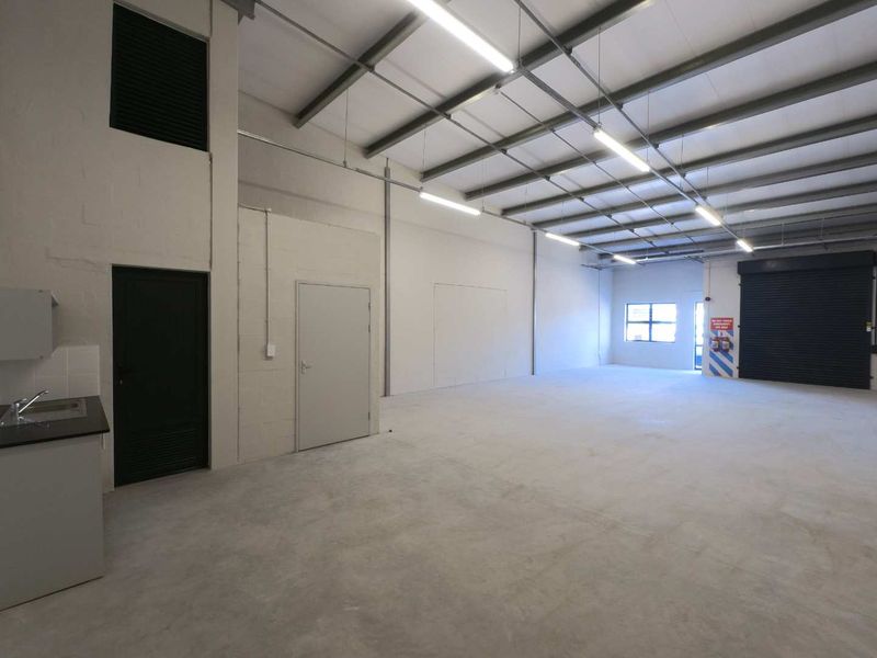 121sqm Warehouse space to let - Montague Gardens - Photo 9