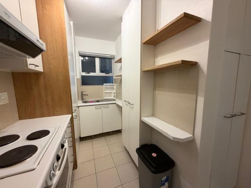 Comfy one bedroom in Central Sea Point - Photo 6