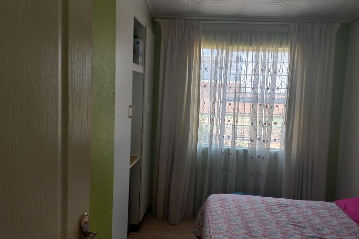 RIDGEWAY, LIONRIDGE - Photo 3