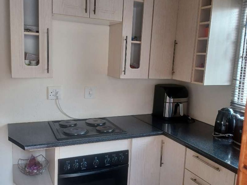 2 Bedroom House for Sale in The Orchards, Akasia - Photo 5