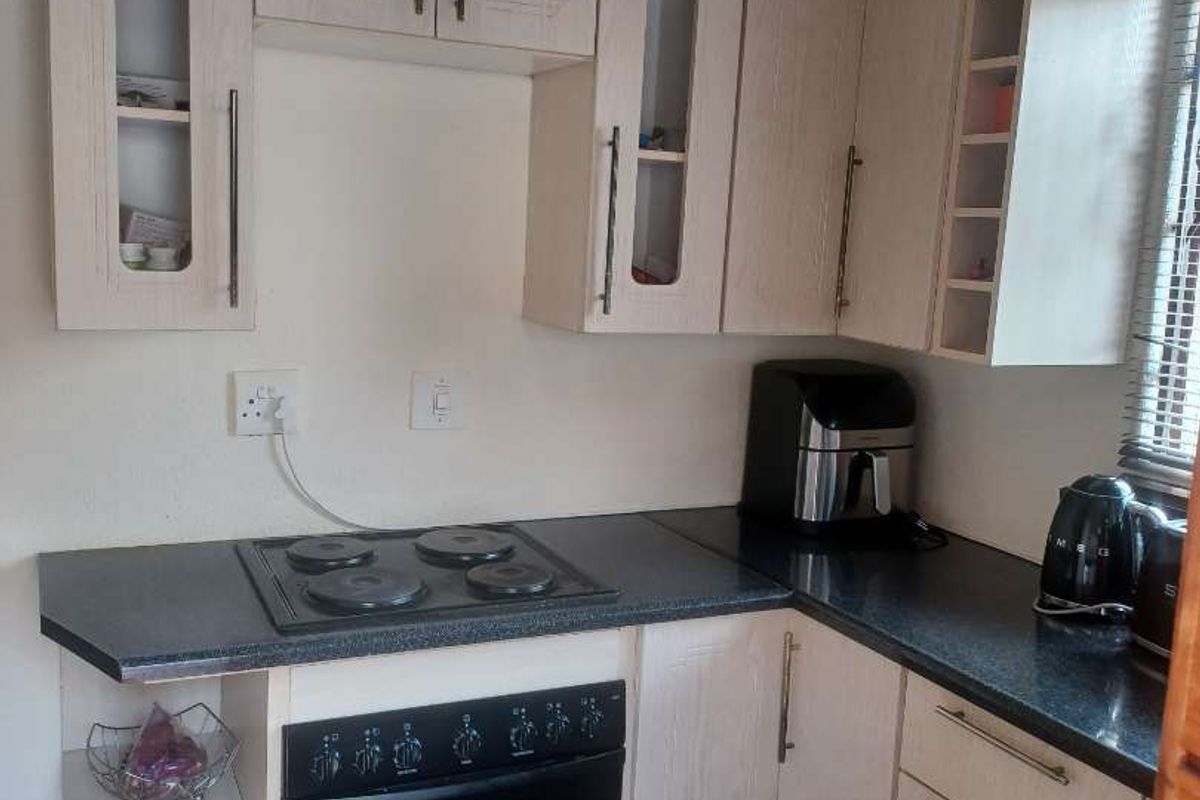 2 Bedroom House for Sale in The Orchards, Akasia - Photo 5