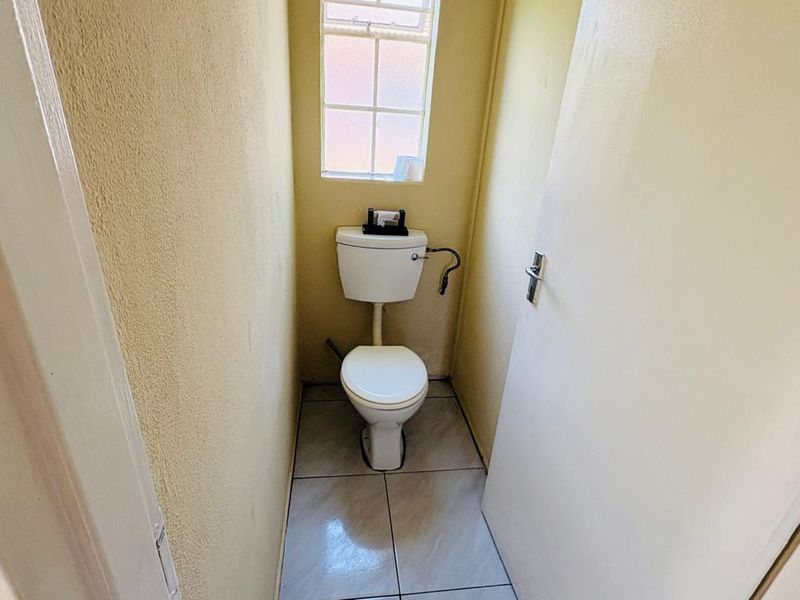 Grab this lovely property - Photo 9