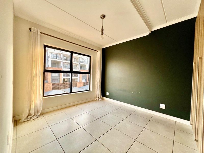 Bright 2-Bedroom Apartment with Solar Power Backup - Photo 7