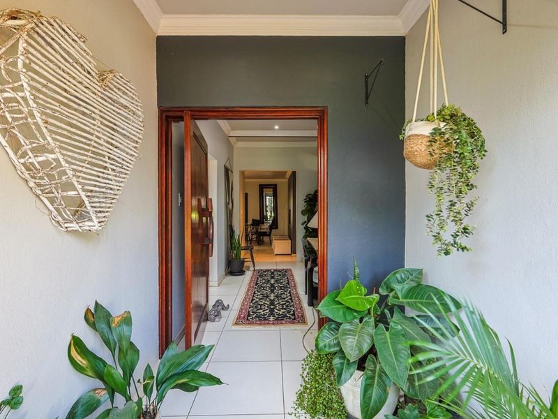 Spacious family home nestled in Lynnwood Glen. - Photo 4