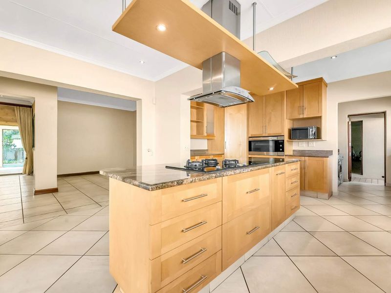 MODERN HOME OFFERING THE FINEST LIFESTYLE IN FOURWAYS GARDENS - Photo 3