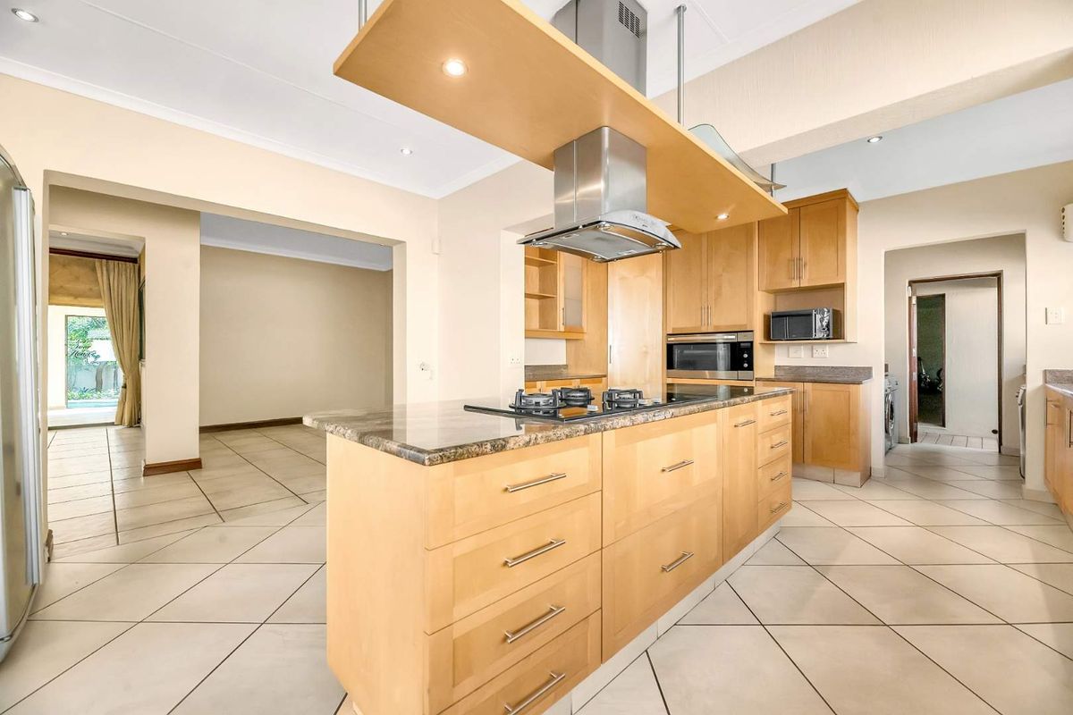 MODERN HOME OFFERING THE FINEST LIFESTYLE IN FOURWAYS GARDENS - Photo 3