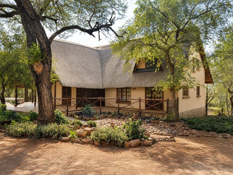Charming Thatched Home in Canyon Game Reserve - Photo 1