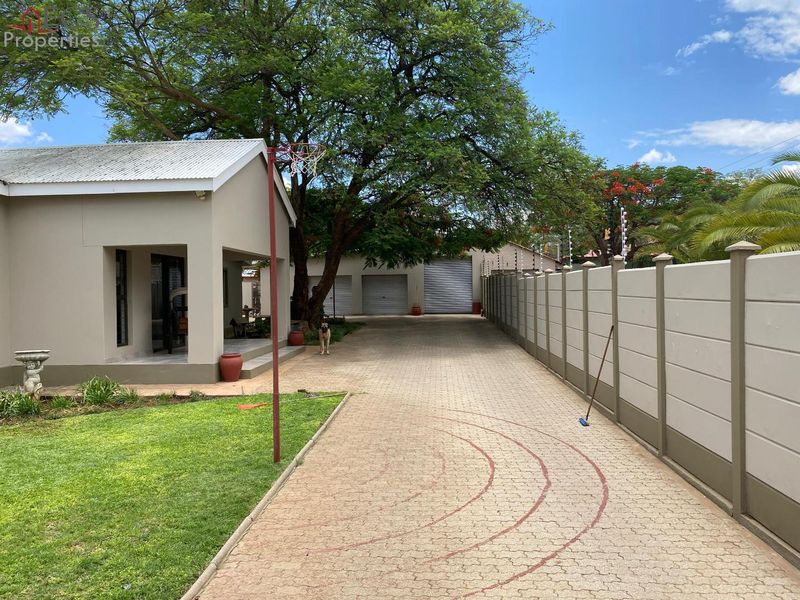 Beautiful home with pool for sale! - Photo 3