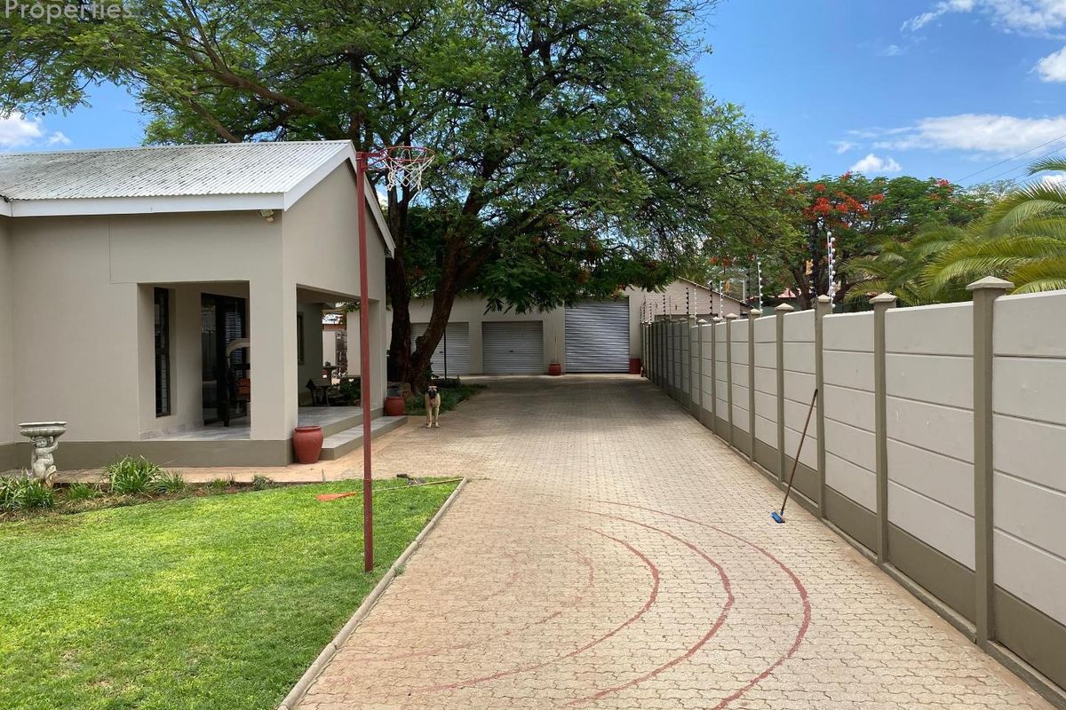 Beautiful home with pool for sale! - Photo 3
