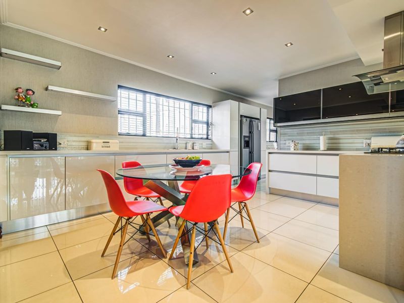 6 Bedroom House for sale in Terenure - Photo 3