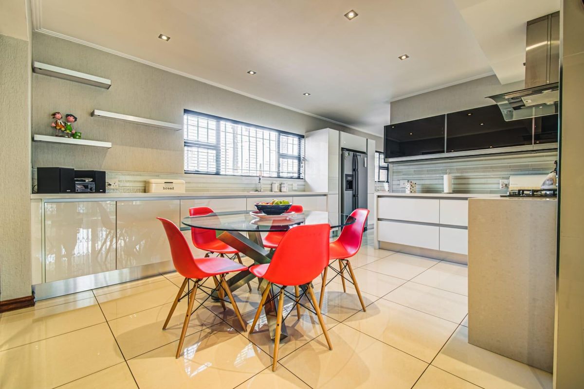 6 Bedroom House for sale in Terenure - Photo 3