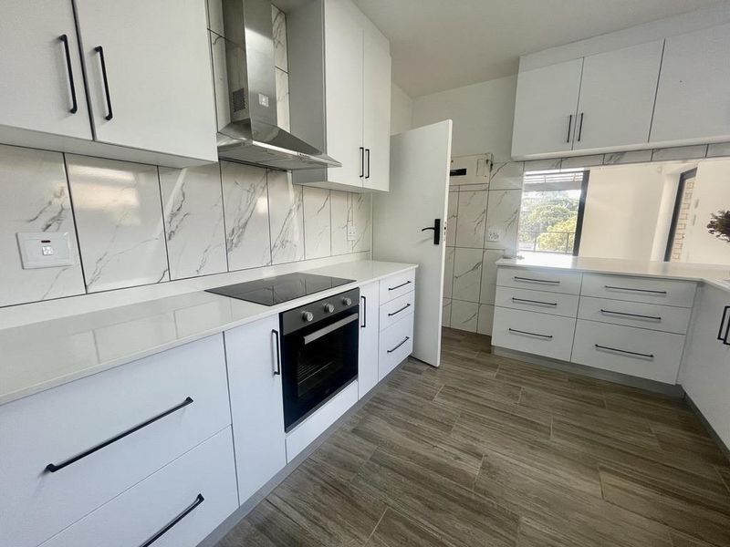 Hendra - Newly Renovated Duplex To Let | Prime La Lucia Location - Photo 3