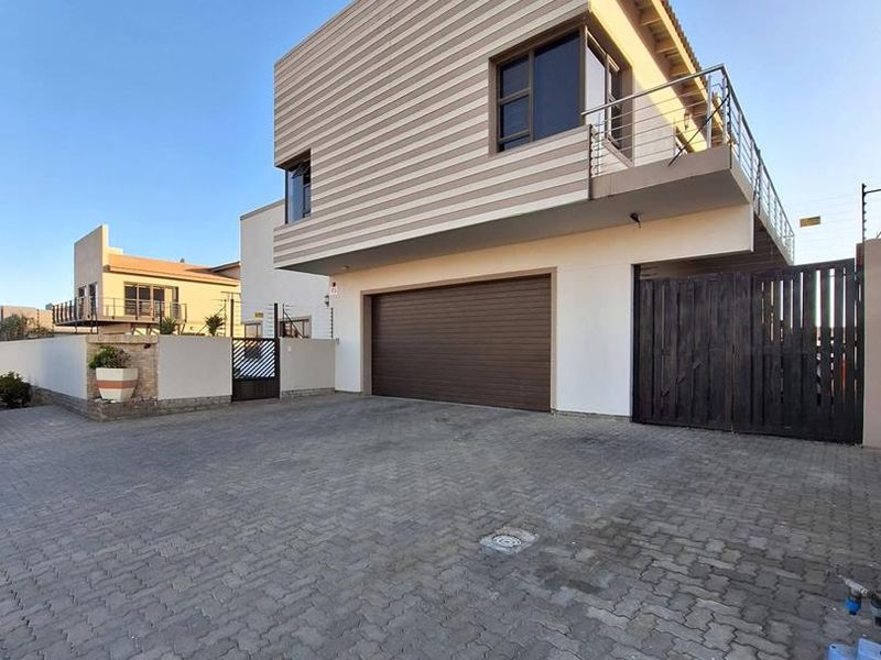 Swakopmund- For Sale- N$4 900 000 - Photo 2