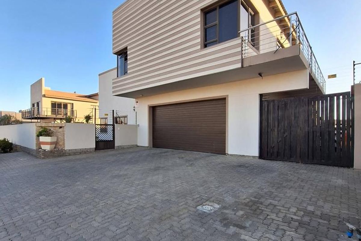 Swakopmund- For Sale- N$4 900 000 - Photo 2