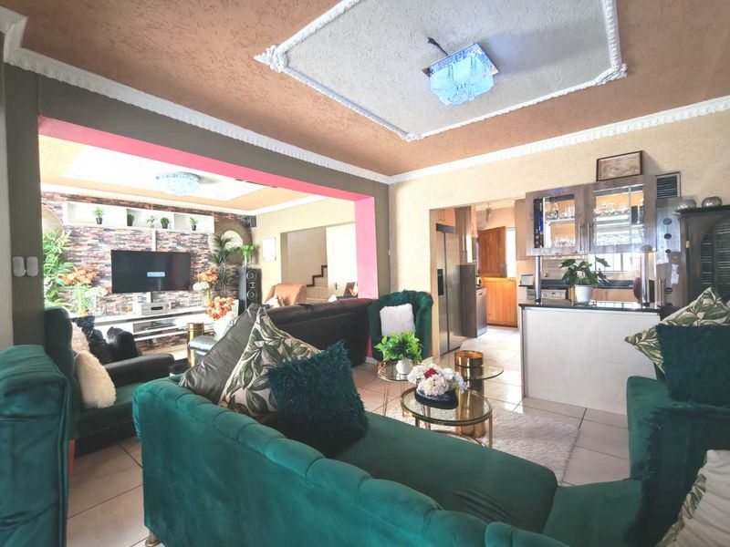 3 Bedroom House to Rent in Cosmo City - Photo 9