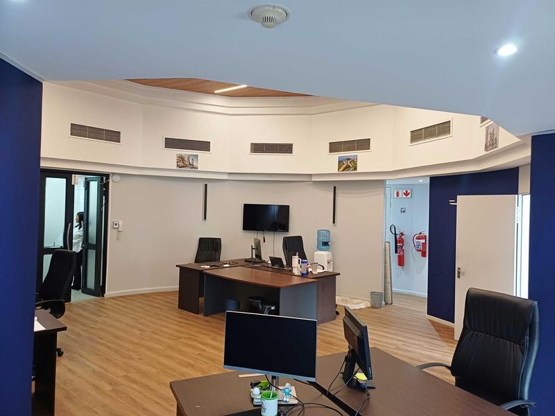 Circular Office Space: Stand Out in a Premier Location Century City Location - Photo 6