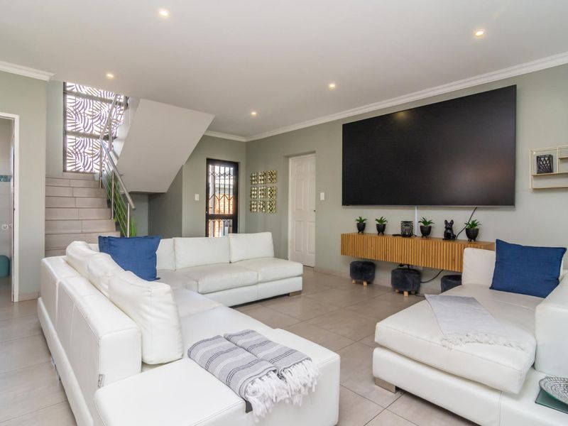 Elegant Family home in the sort after Silverleaf Estate - Photo 9