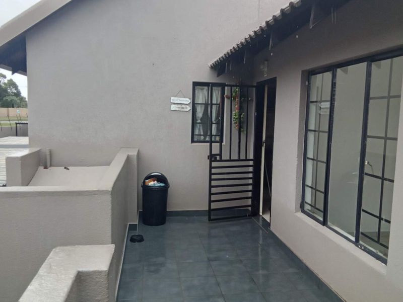 Ideal for Investors or Newlyweds - Photo 2
