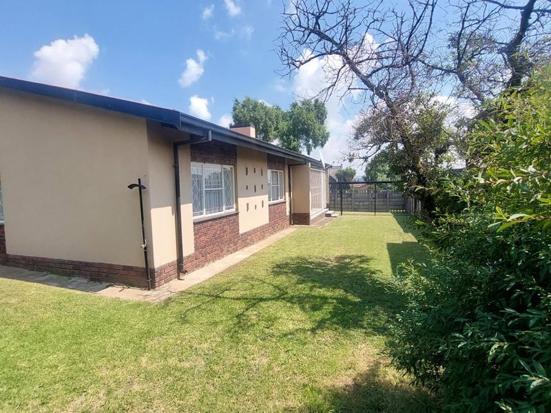 Your Dream Home Awaits: Comfort, Style & Safety! - Photo 10