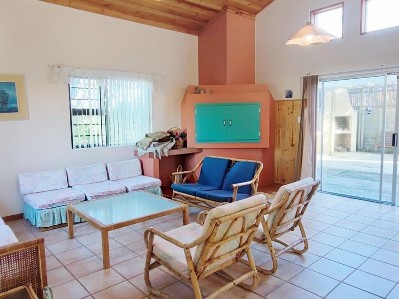 Coastal Paradise Awaits: Your Franskraal Haven Just 100 Meters from the Beach! - Photo 9