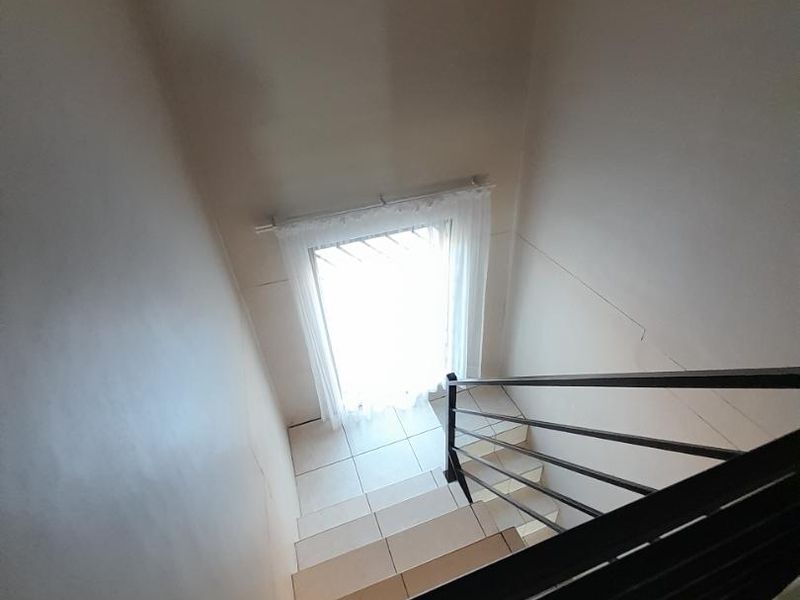 🏡 Exquisite 3 Bedroom Duplex For Sale - Photo 8