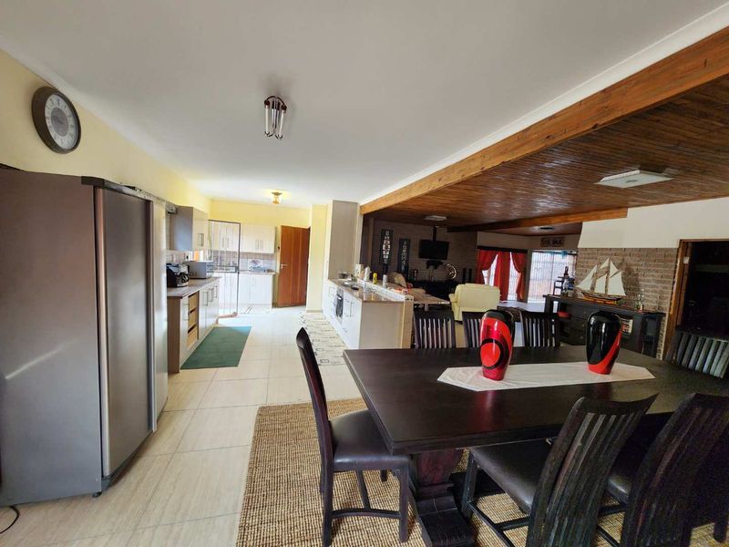 Face brick, low maintenance house with flat. - Photo 6