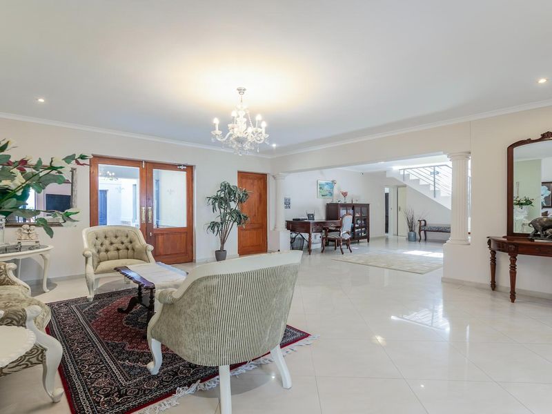 Spacious and Versatile Property with Ample Accommodation - Photo 4