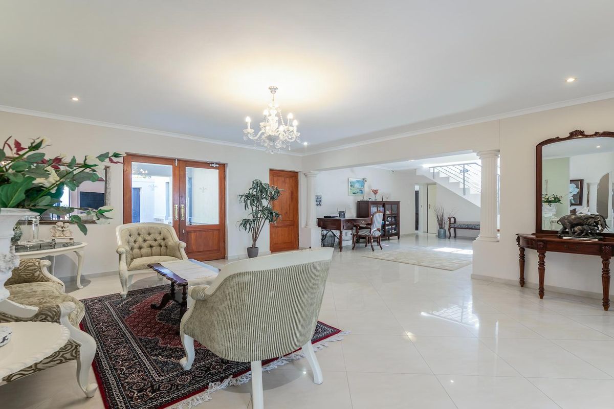 Spacious and Versatile Property with Ample Accommodation - Photo 4