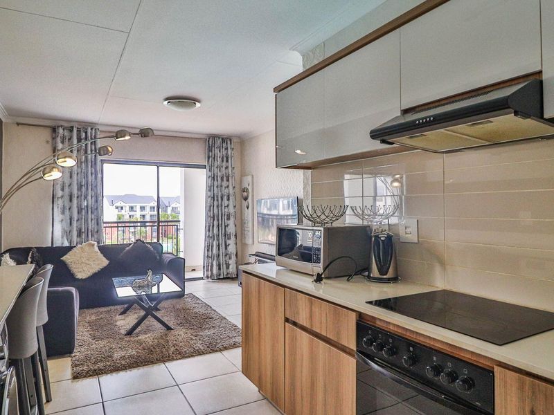 Modern 1-Bedroom Apartment in a resort-style security estate - Photo 3
