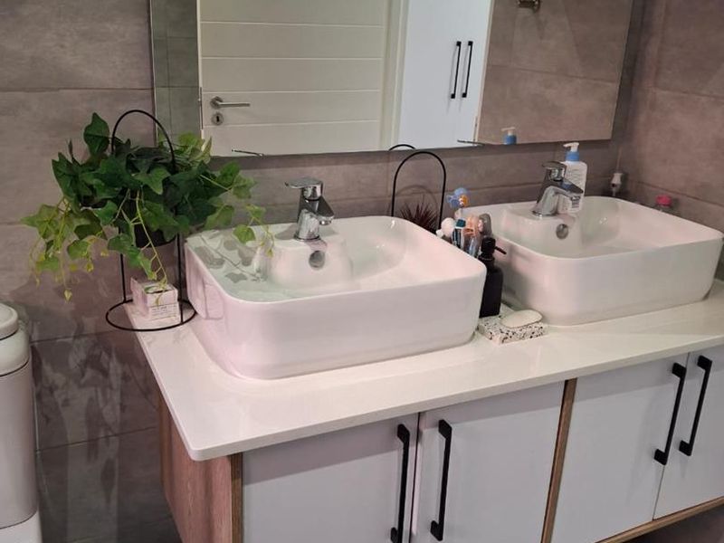 IMMACULATE 3-BEDROOM SIMPLEX FOR SALE IN SOUGHT-AFTER OLYMPUS - Photo 7