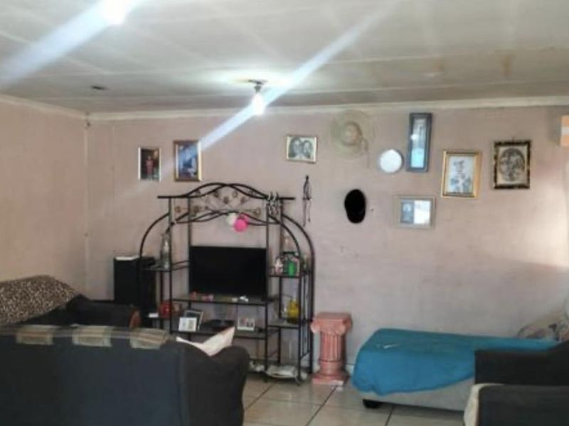 Property Description – Geranium Court, Westbury - Photo 2