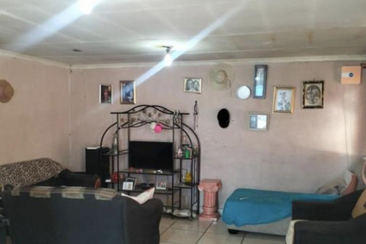 Property Description – Geranium Court, Westbury - Photo 2