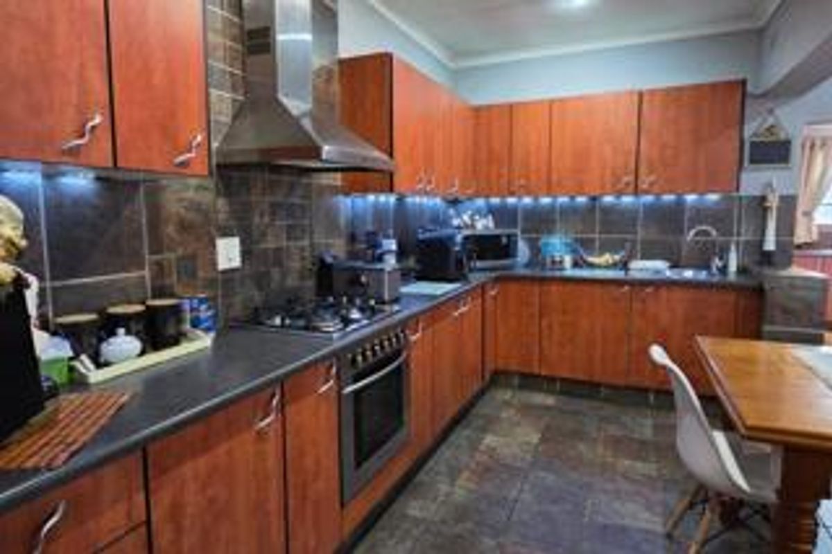 Stylishly Renovated 3-Bedroom Family Home with Pool and Entertainment Area - Photo 4