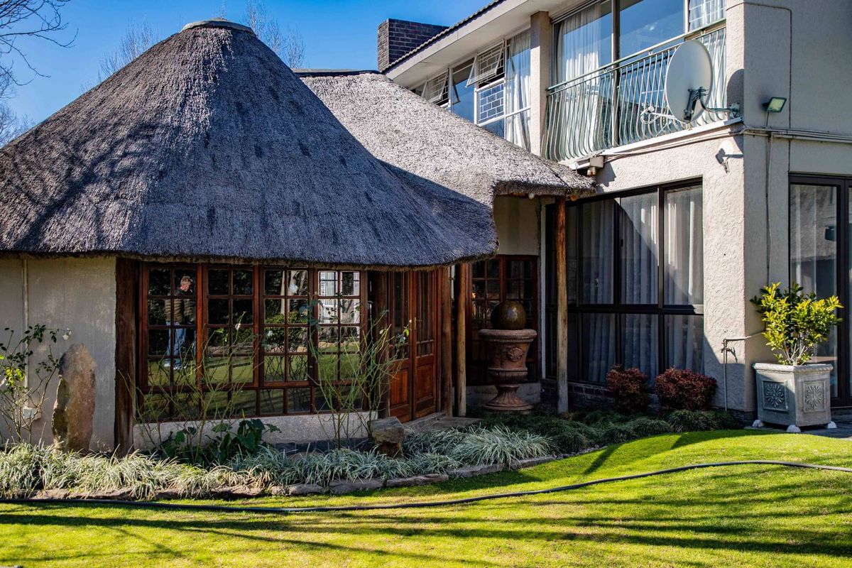 Exceptional Double-Storey Guesthouse for Sale – A Prime Investment Opportunity - Photo 2