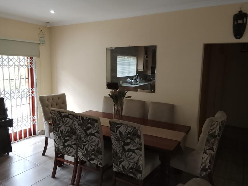 🏡 MODERN 3-BEDROOM TOWNHOUSE FOR SALE | CHASE VALLEY - Photo 8