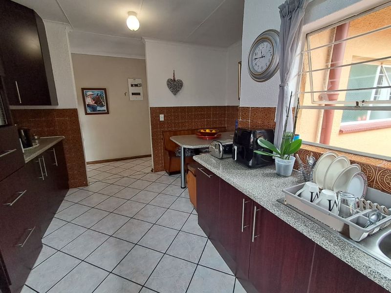3 Bedroom House for Sale in Brackenhurst - Photo 7
