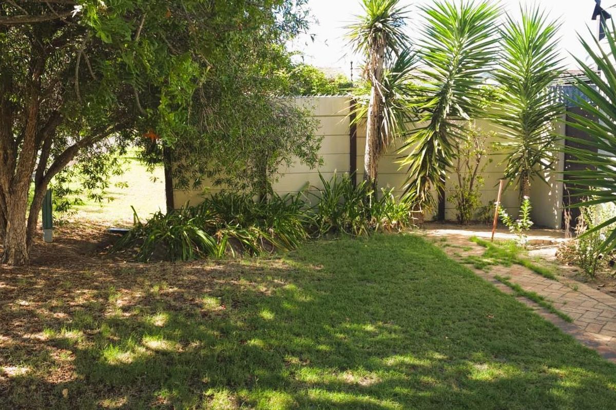 Furnished apartment perfect for single or couple only - Photo 2