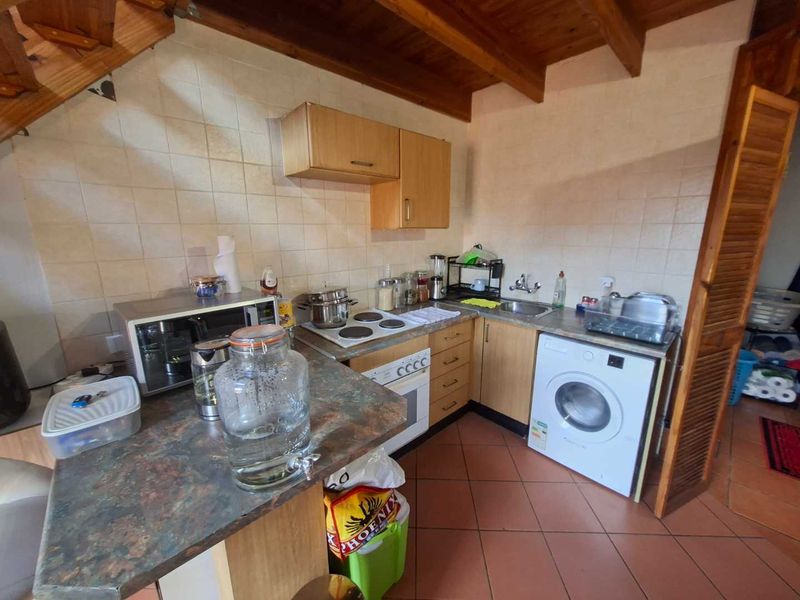 2 Bedroom Loft Unit with Private Garden in Weltevreden Park - Photo 7