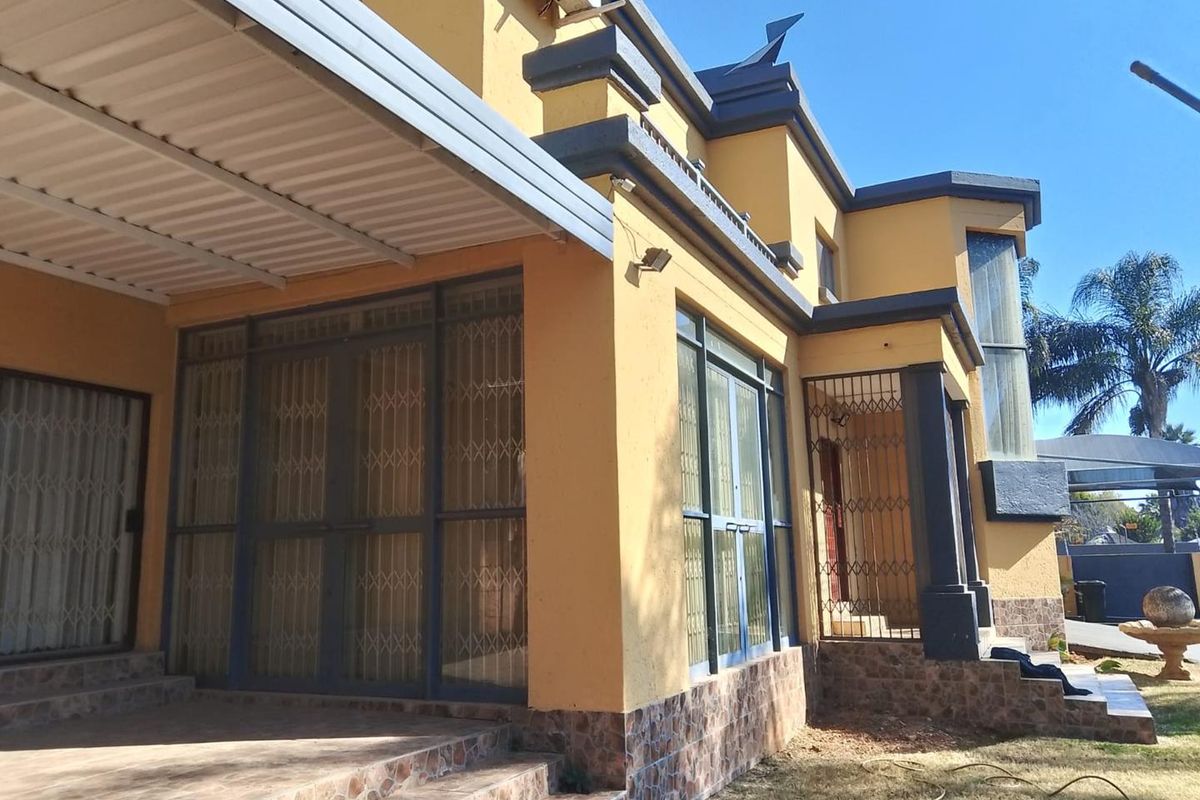 Stunning Four Bedroom Double Storey House in Amandasig - Photo 3