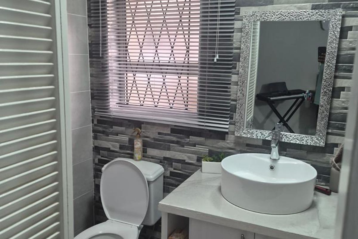 4 Bedroom House - Effingham Rd - Photo 5