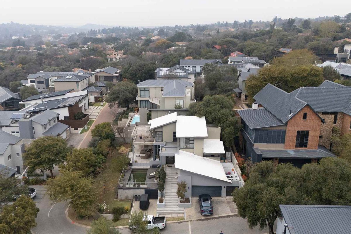 DREAM 4-BEDROOM HOME IN THE PRESTIGIOUS HELDERFONTEIN ESTATE - Photo 5
