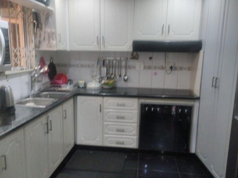 Stunning 3 bed Simplex for sale - Photo 10
