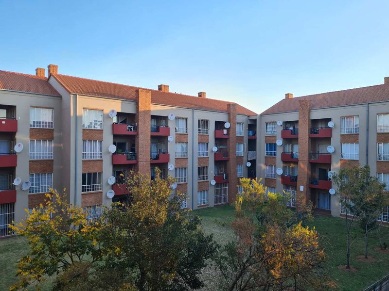 2 Bedroom to rent in Waterkloof Glen - Photo 3