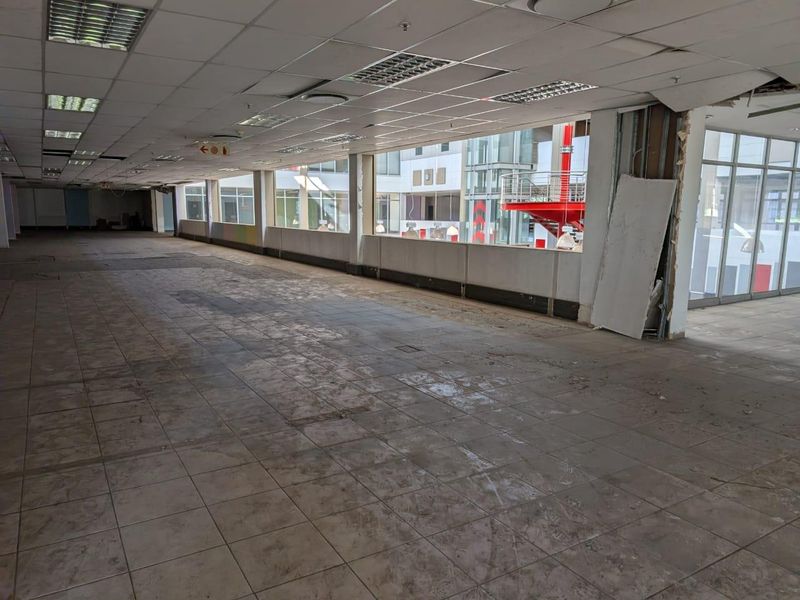 10,000 m2 Warehouse | 4,800 m2 Offices | 18,642 m2 Stand - Industrial Redevelopment Opportunity - Photo 10