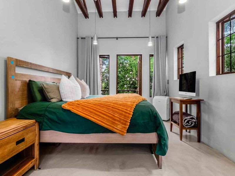 DELIGHTFUL CORNER TOP FLOOR UNIT IN A SECURE COMPLEX CALLED THE STABLES - PLUS A DOUBLE GARAGE - Photo 7