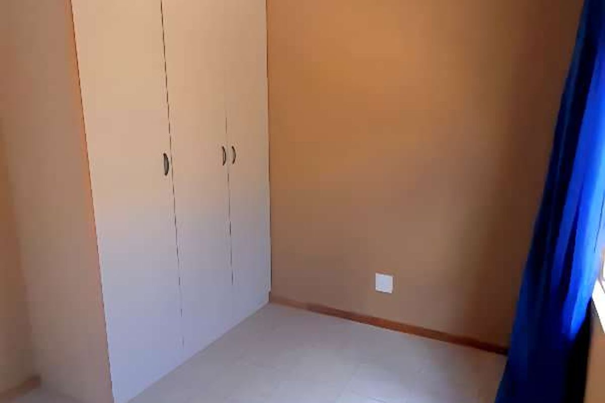 FLAT FOR SALE - Photo 5