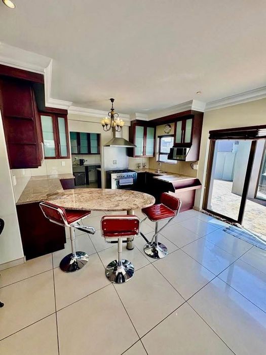 Property #2503060, House For Sale in Long Beach