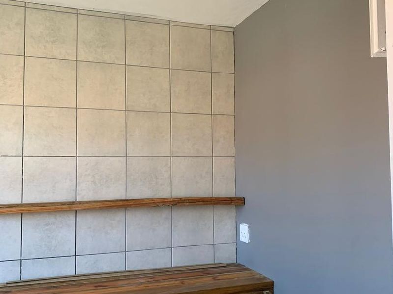 Close to Lagoon! Ground floor Apartment! One level! Perfect for the beginner! - Photo 6